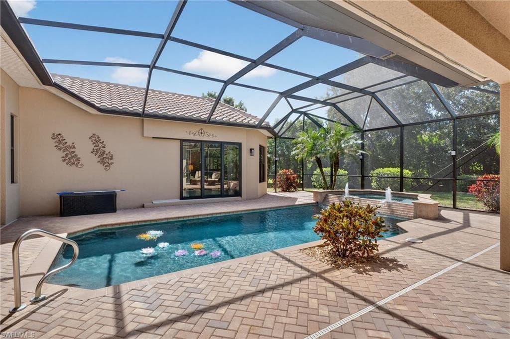 990 Tivoli Ct, Naples, FL 34104-29