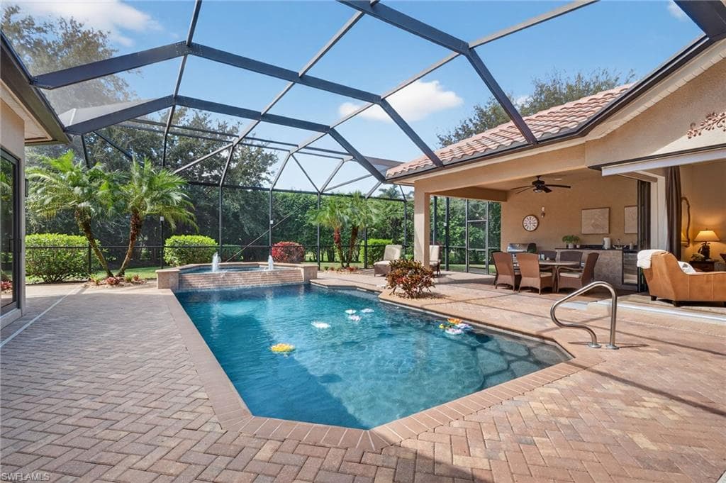 990 Tivoli Ct, Naples, FL 34104-30