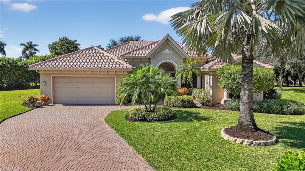 990 Tivoli Ct, Naples, FL 34104-33