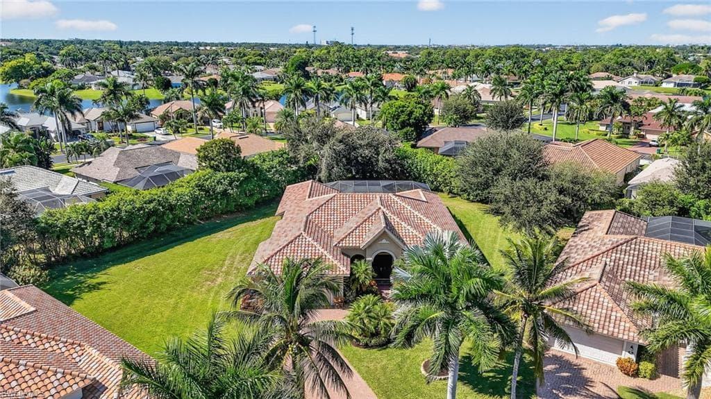 990 Tivoli Ct, Naples, FL 34104-34