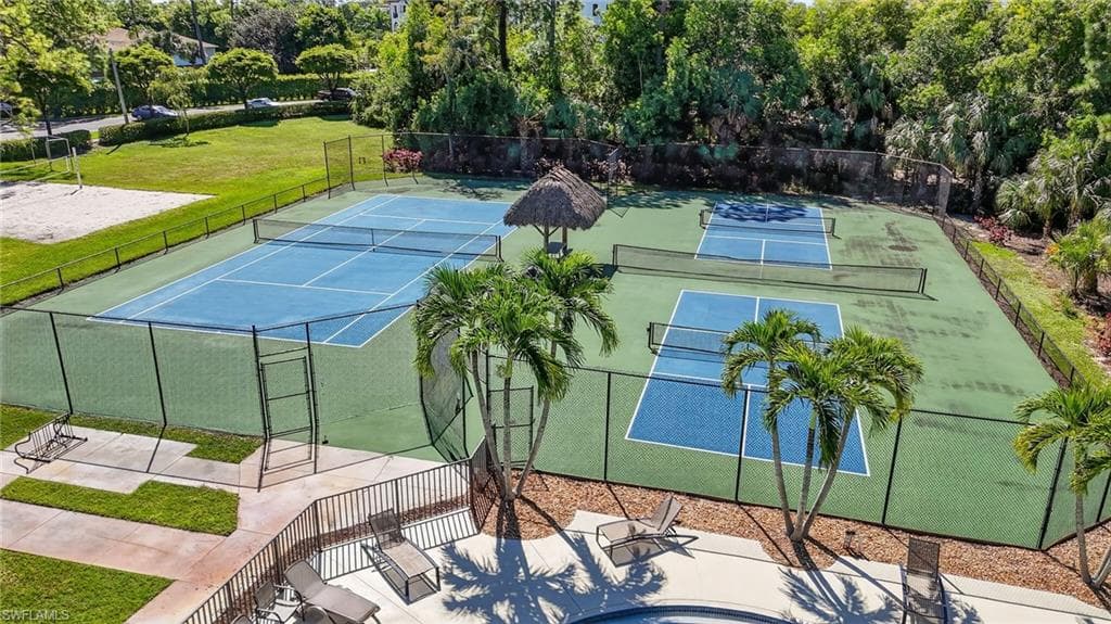 990 Tivoli Ct, Naples, FL 34104-41