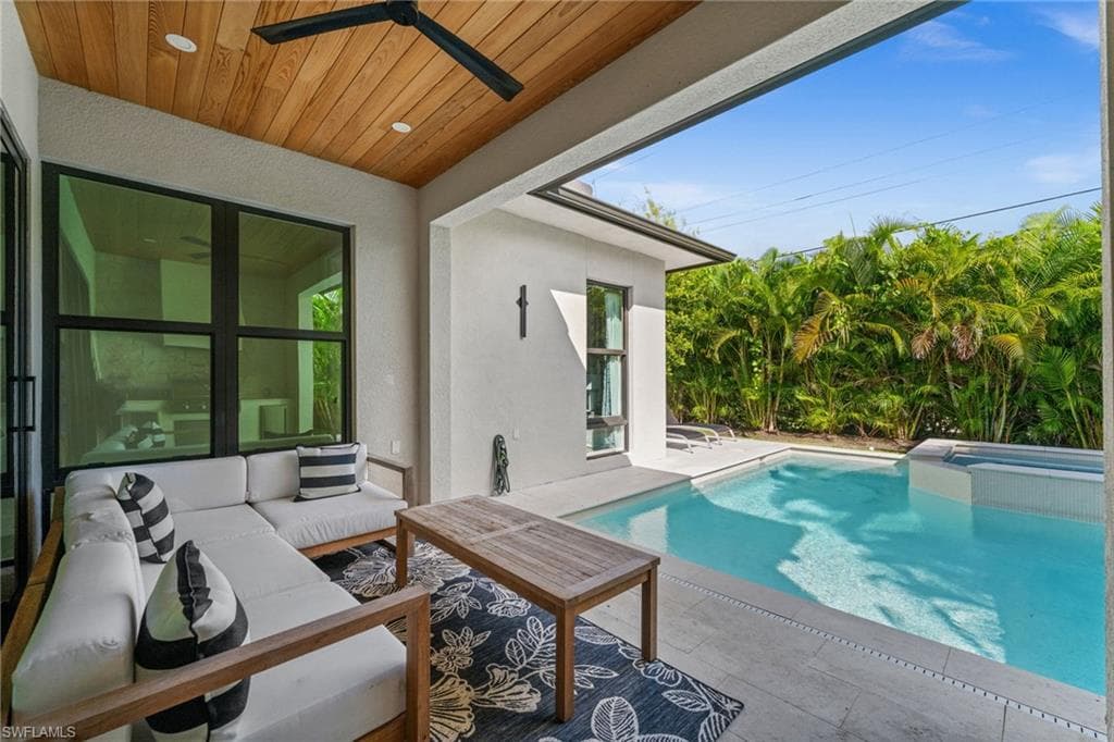 781 103rd Ave N, Naples, FL 34108-8