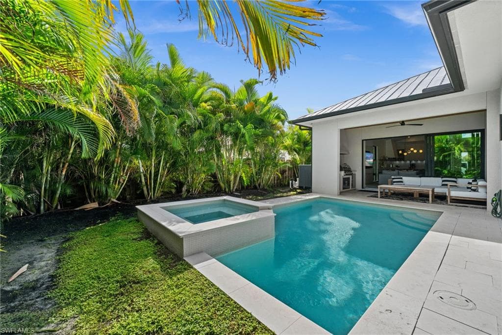 781 103rd Ave N, Naples, FL 34108-9