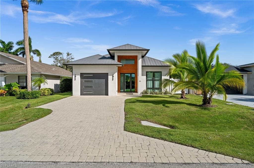 781 103rd Ave N, Naples, FL 34108-1