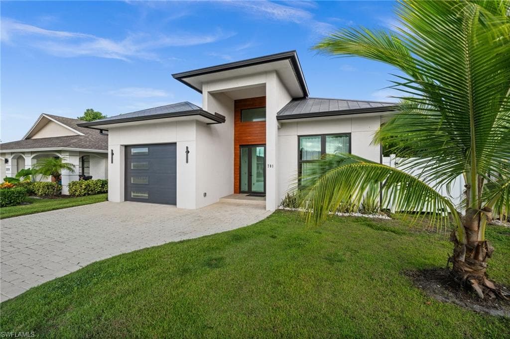 781 103rd Ave N, Naples, FL 34108-2