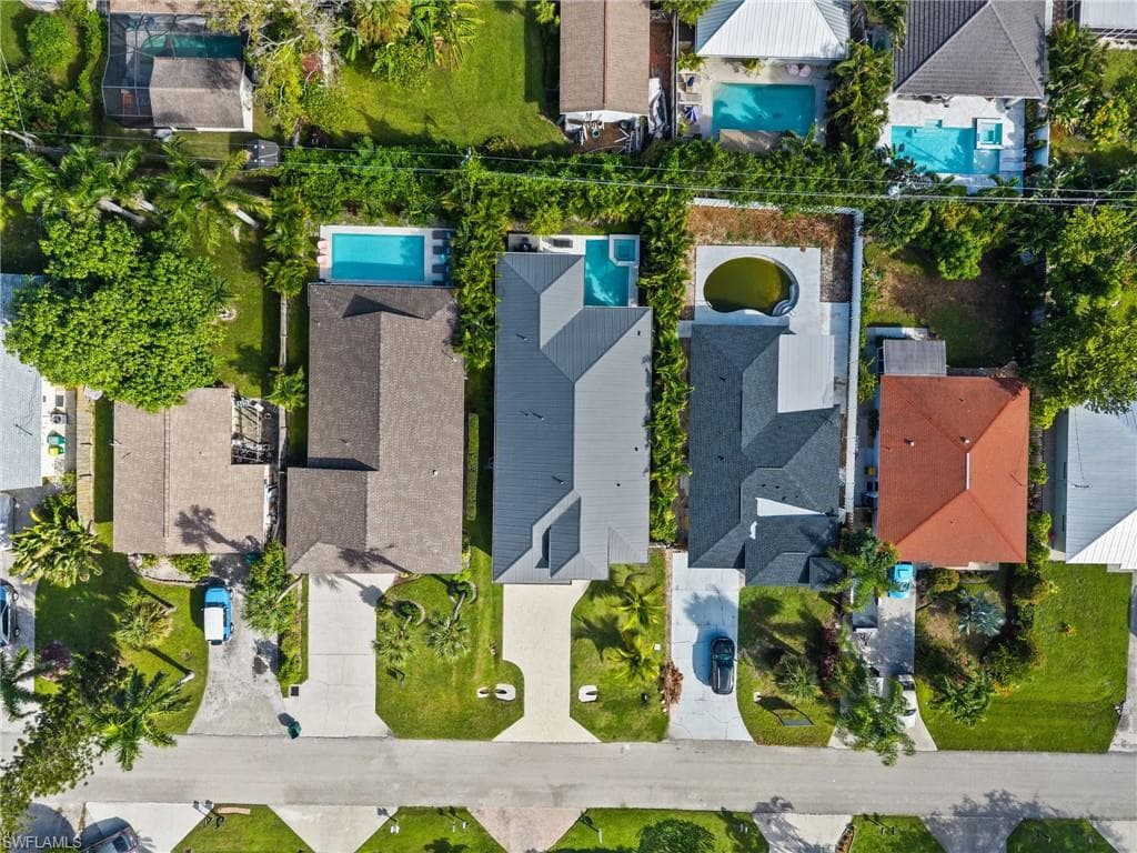 781 103rd Ave N, Naples, FL 34108-4