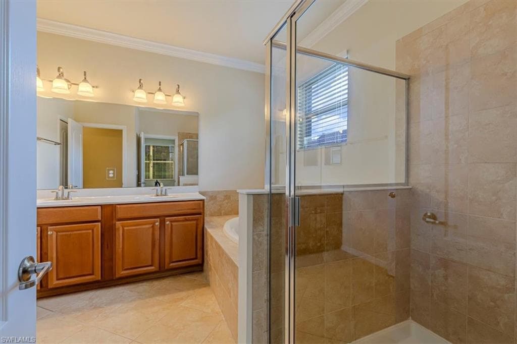 8140 Monticello Ct, Naples, FL 34104-8