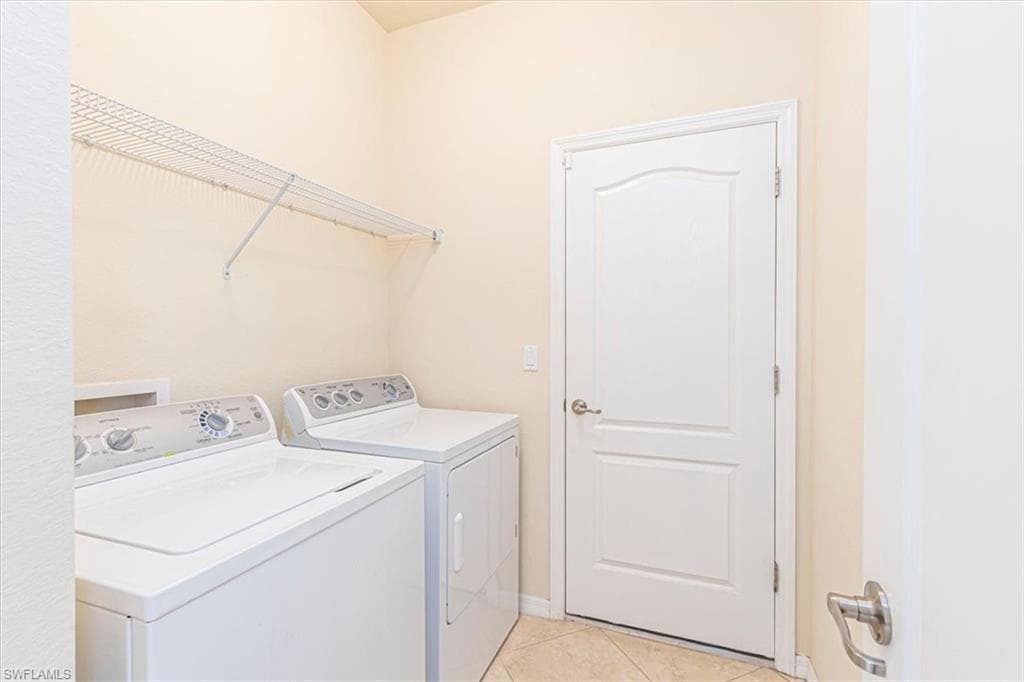 8140 Monticello Ct, Naples, FL 34104-23
