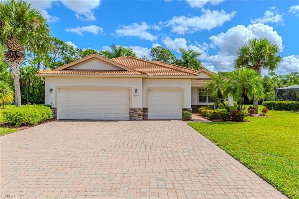 8140 Monticello Ct, Naples, FL 34104-2