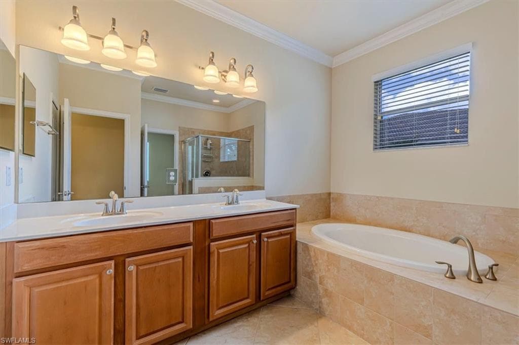 8140 Monticello Ct, Naples, FL 34104-7