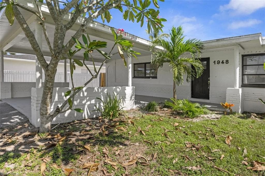 1948 46th St SW, Naples, FL 34116-3