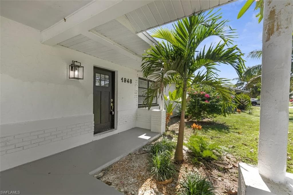 1948 46th St SW, Naples, FL 34116-4