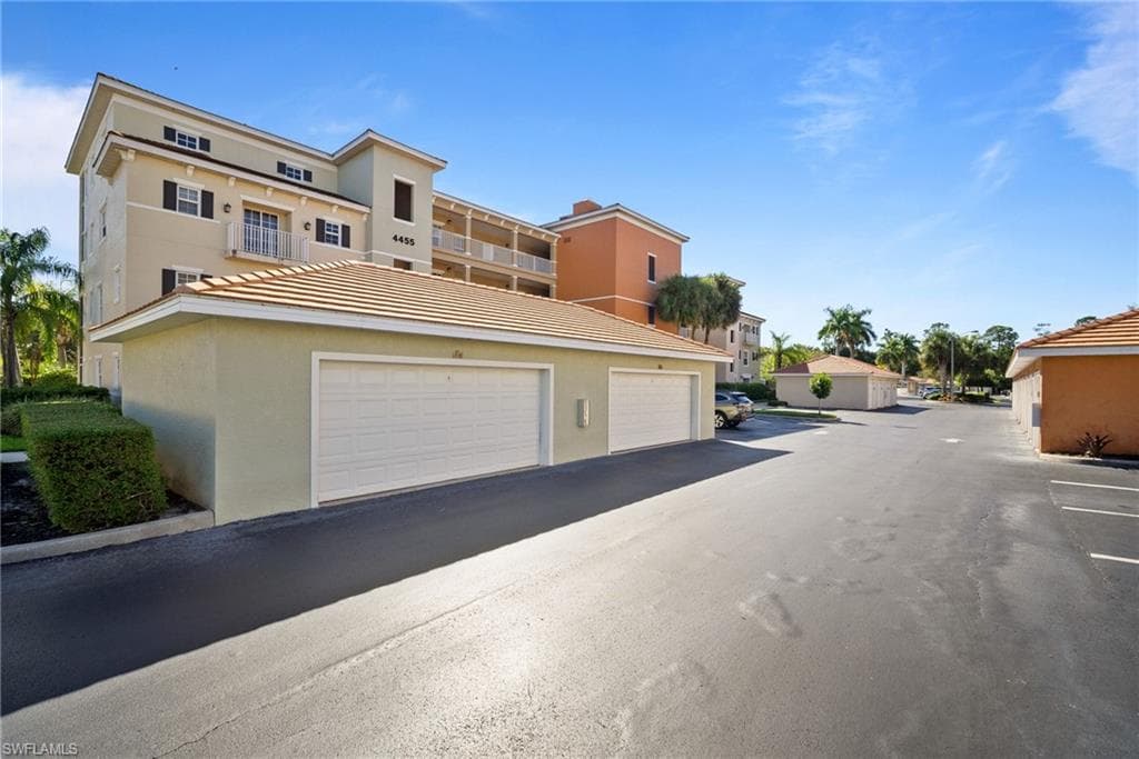 4455 Botanical Place Cir 5, Naples, FL 34112-1