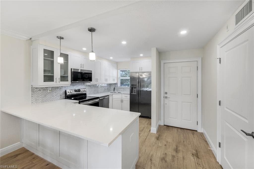 9 High Point Cir N 208, Naples, FL 34103-9