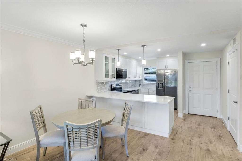 9 High Point Cir N 208, Naples, FL 34103-12