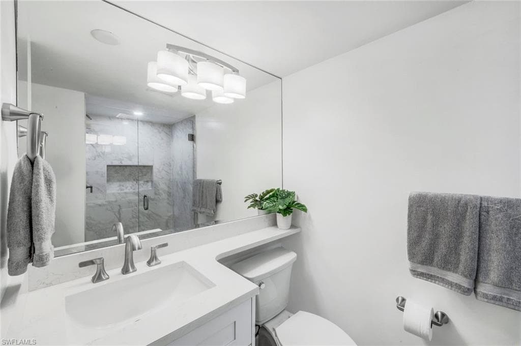 9 High Point Cir N 208, Naples, FL 34103-18