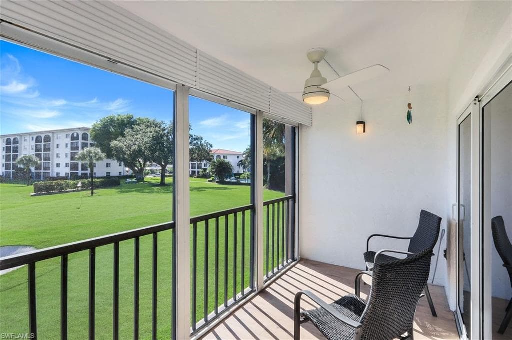 9 High Point Cir N 208, Naples, FL 34103-19