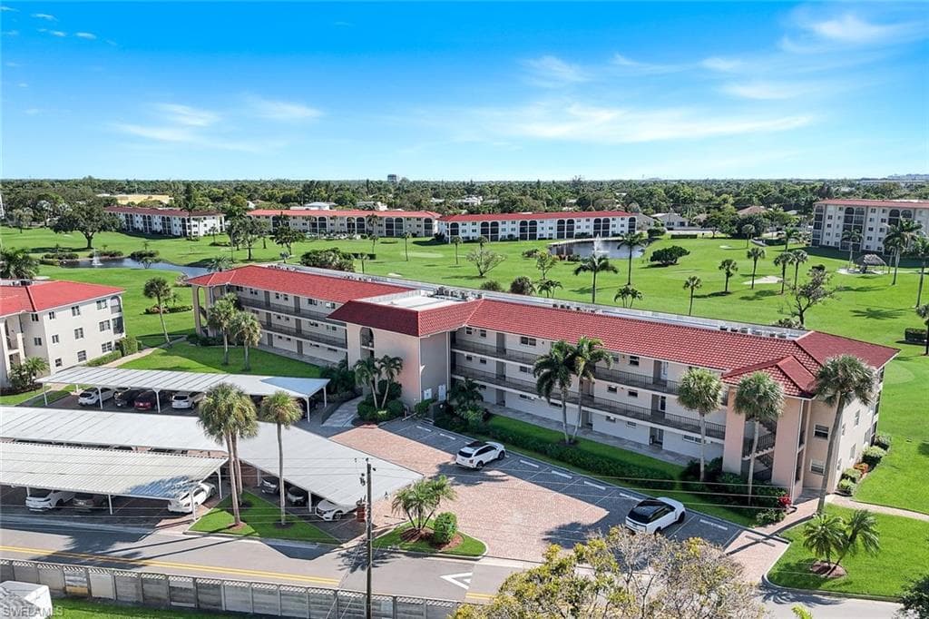 9 High Point Cir N 208, Naples, FL 34103-23