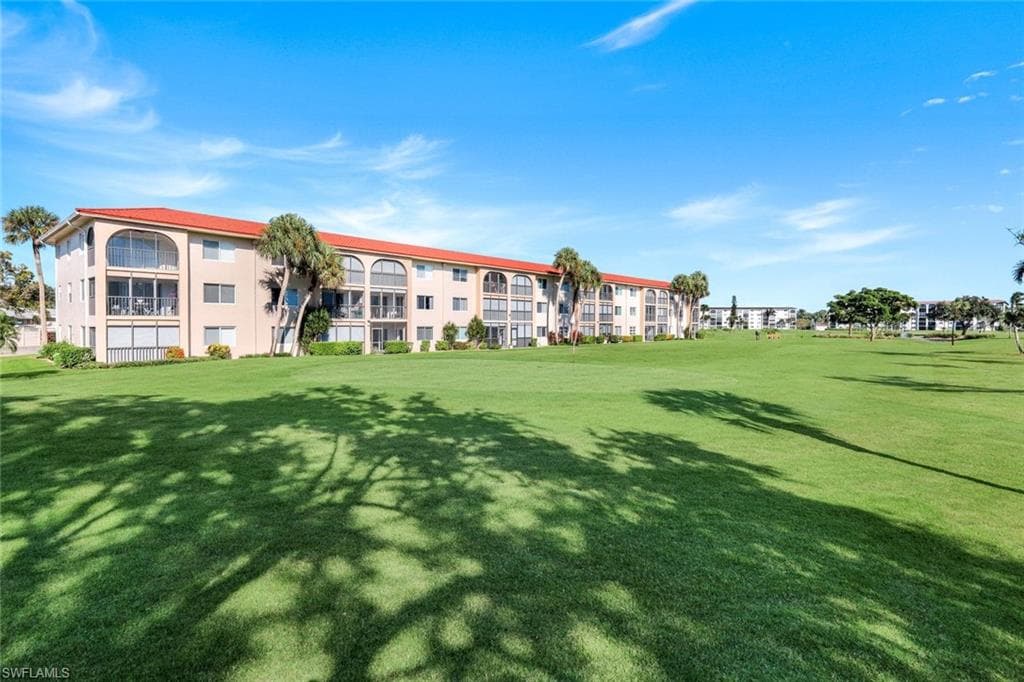 9 High Point Cir N 208, Naples, FL 34103-26