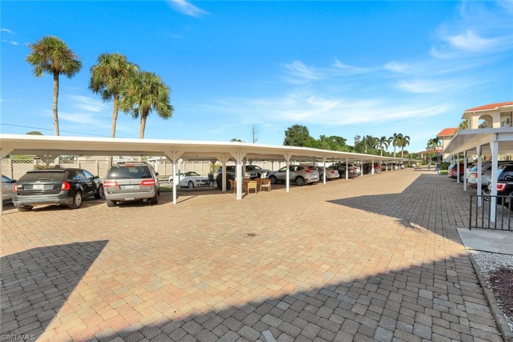 9 High Point Cir N 208, Naples, FL 34103-30