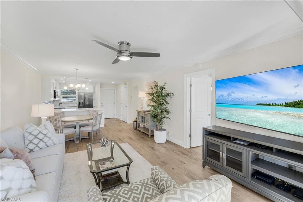 9 High Point Cir N 208, Naples, FL 34103-5