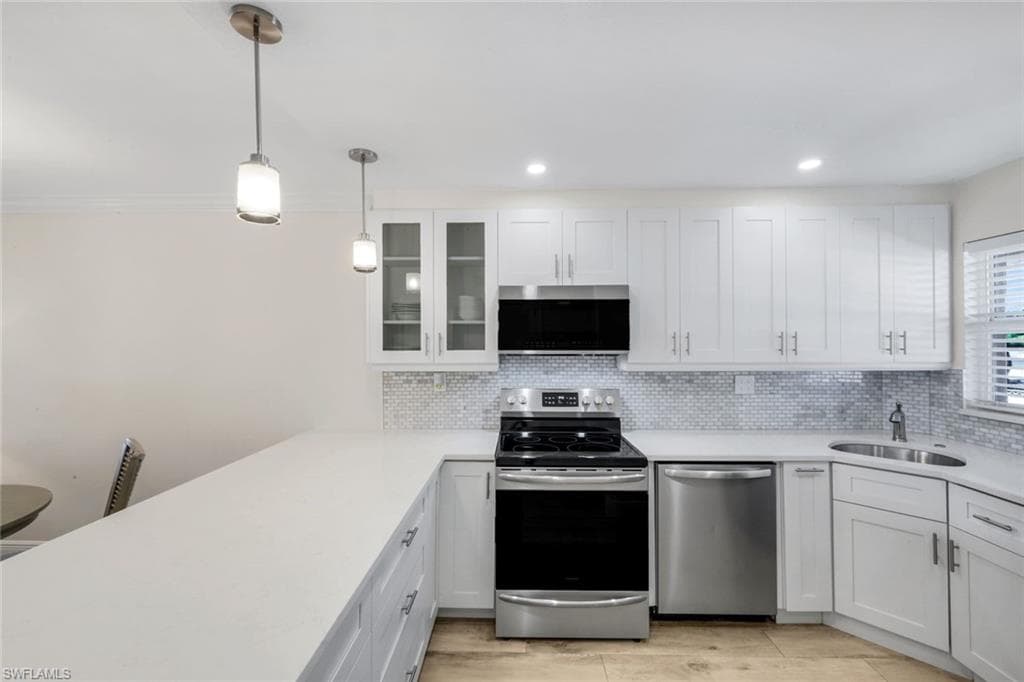 9 High Point Cir N 208, Naples, FL 34103-7