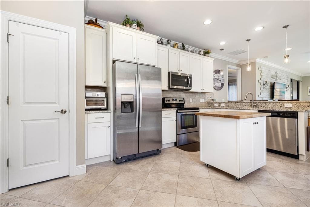 1482 Oceania Dr S, Naples, FL 34113-8