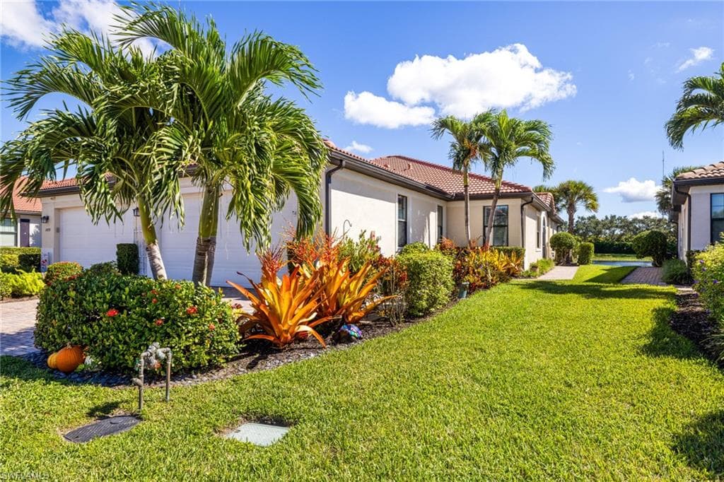 1482 Oceania Dr S, Naples, FL 34113-1