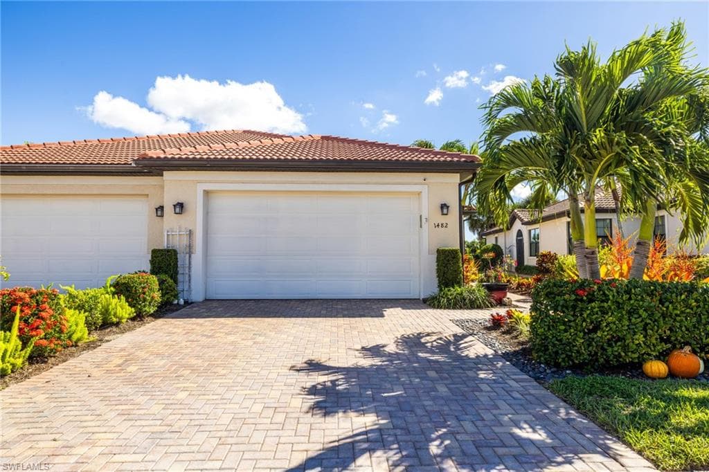1482 Oceania Dr S, Naples, FL 34113-3