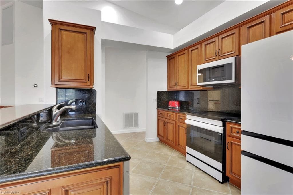 1330 11th St SW, Naples, FL 34117-13