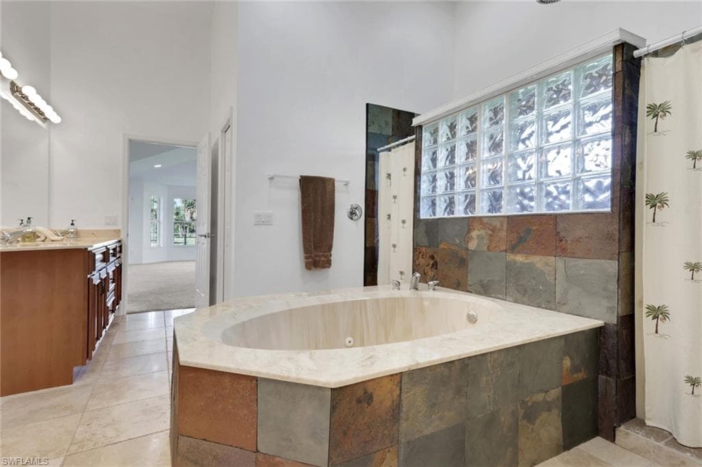 1330 11th St SW, Naples, FL 34117-22