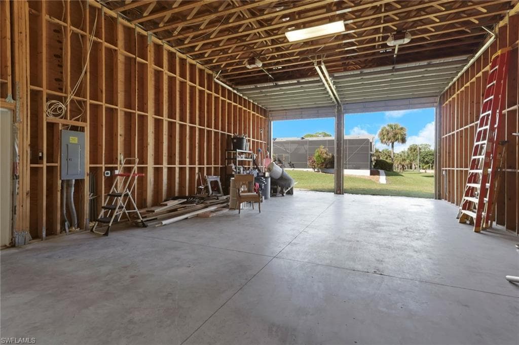 1330 11th St SW, Naples, FL 34117-38