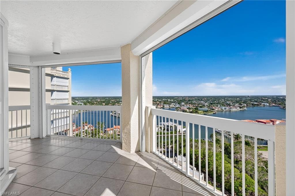 4021 Gulf Shore Blvd N 1903, Naples, FL 34103-27