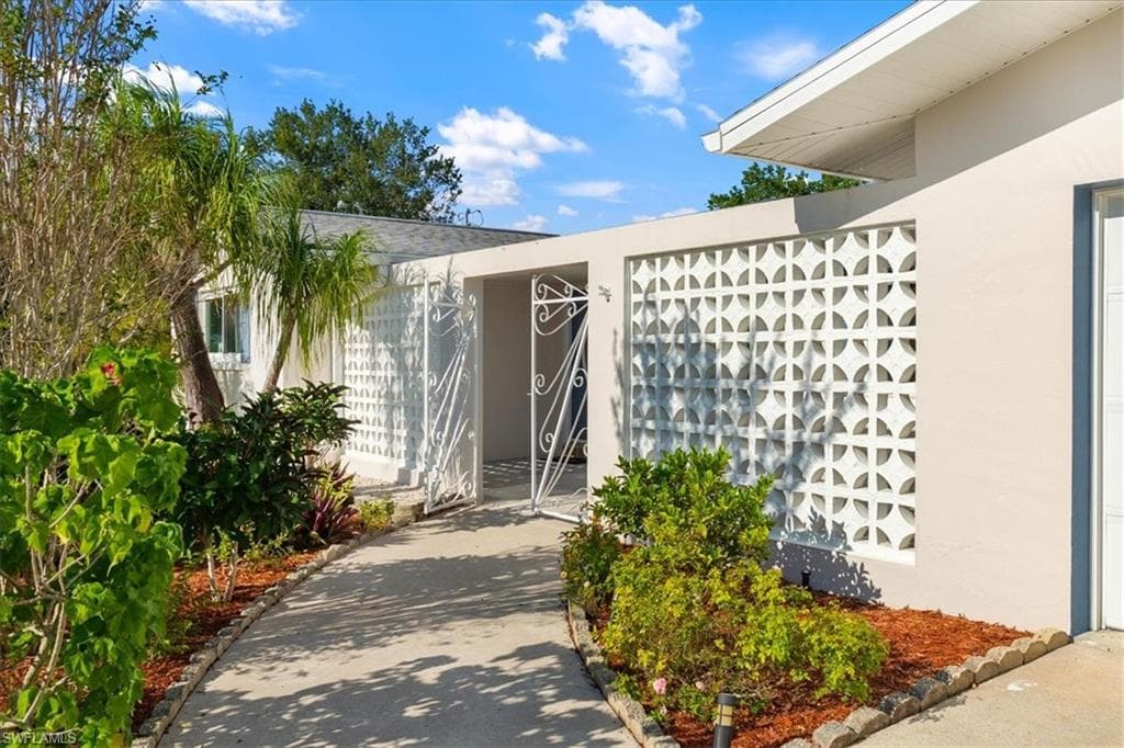 1502 Canal St, Lehigh Acres, FL 33936-33