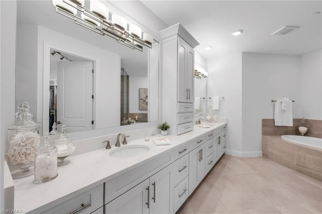 16355 Viansa Way 302, Naples, FL 34110-10