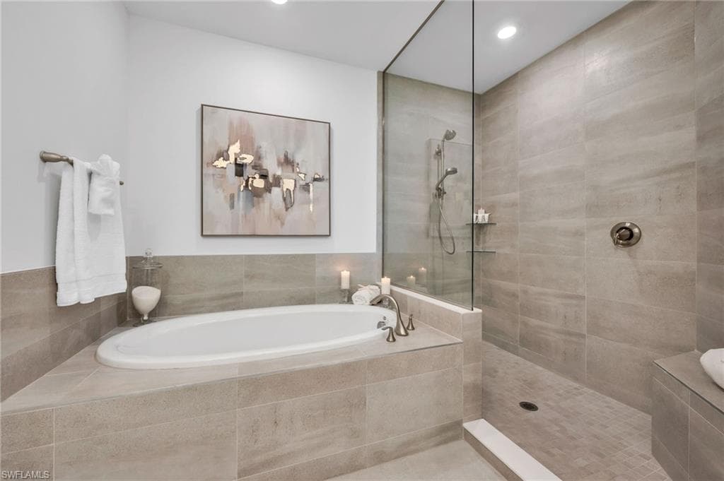 16355 Viansa Way 302, Naples, FL 34110-11