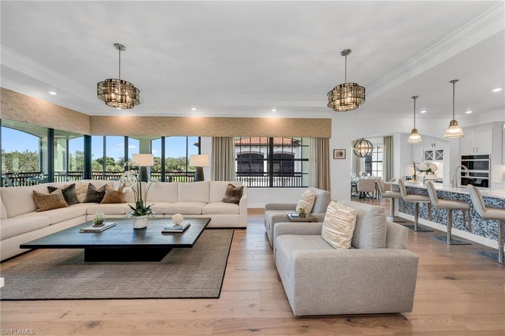 16355 Viansa Way 302, Naples, FL 34110-3