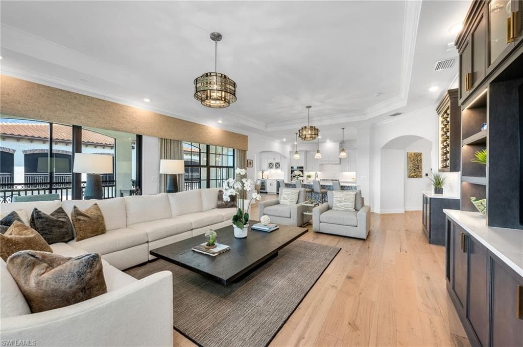 16355 Viansa Way 302, Naples, FL 34110-5