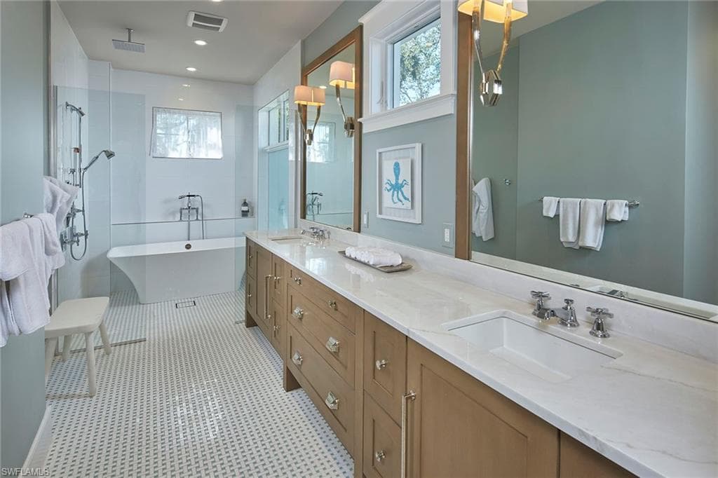 231 11th Ave S, Naples, FL 34102-10