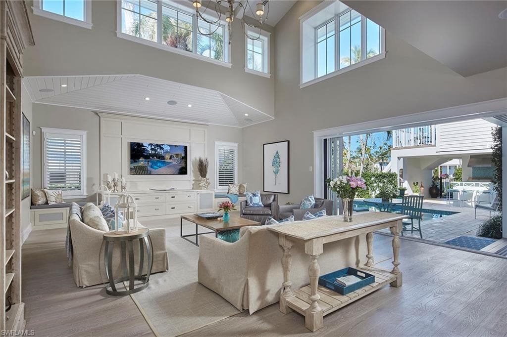 231 11th Ave S, Naples, FL 34102-2