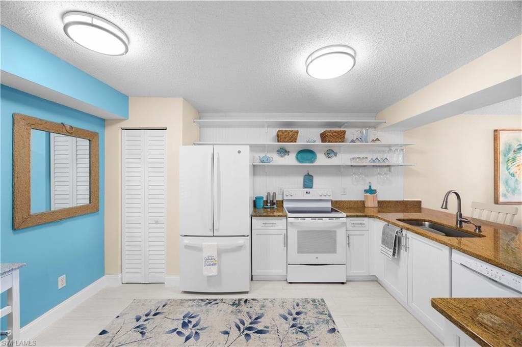 955 New Waterford Dr D104, Naples, FL 34104-5