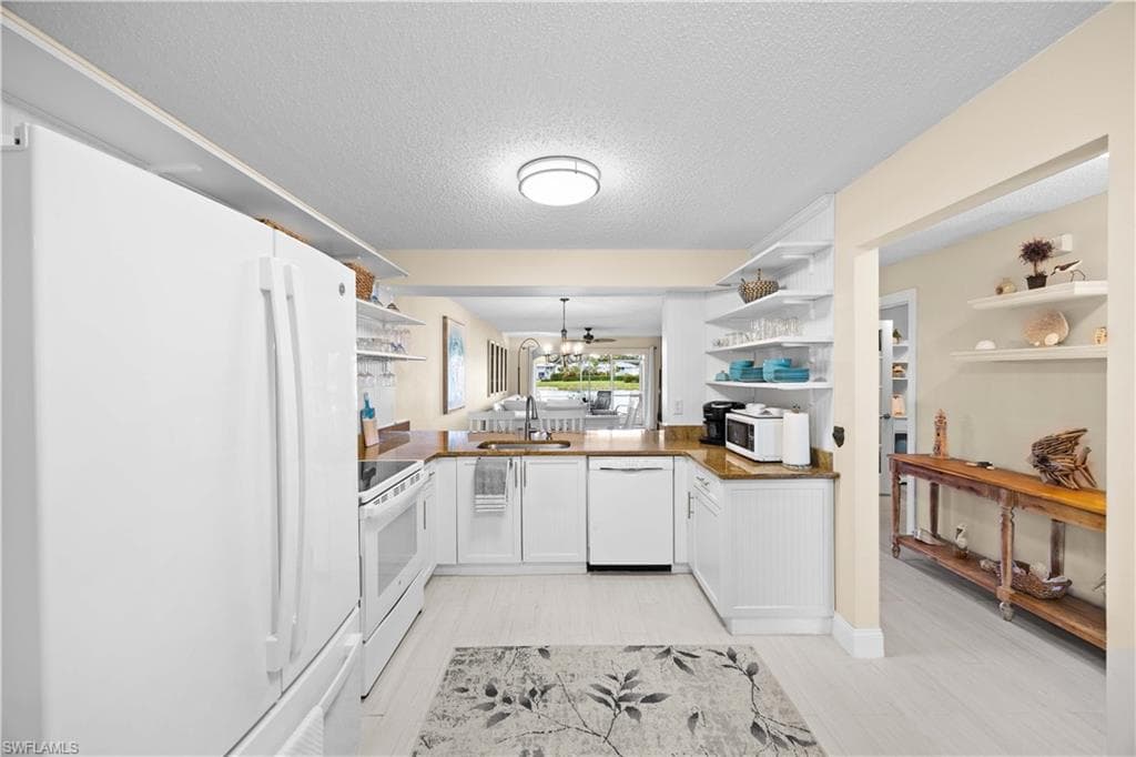 955 New Waterford Dr D104, Naples, FL 34104-7