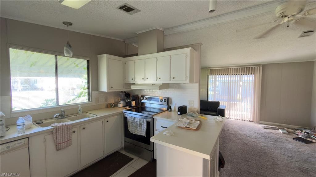 207 Riverwood Rd, Naples, FL 34114-6