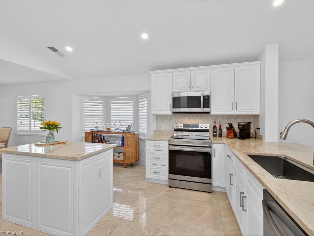 8212 Saratoga Dr 103, Naples, FL 34113-17