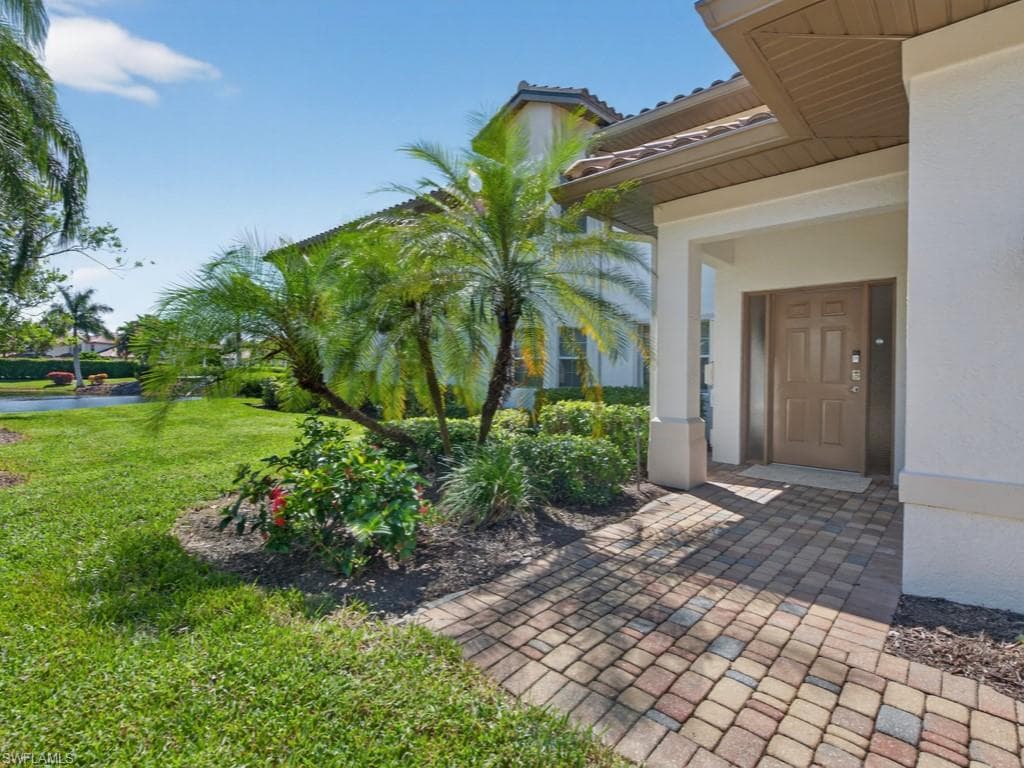 8212 Saratoga Dr 103, Naples, FL 34113-4