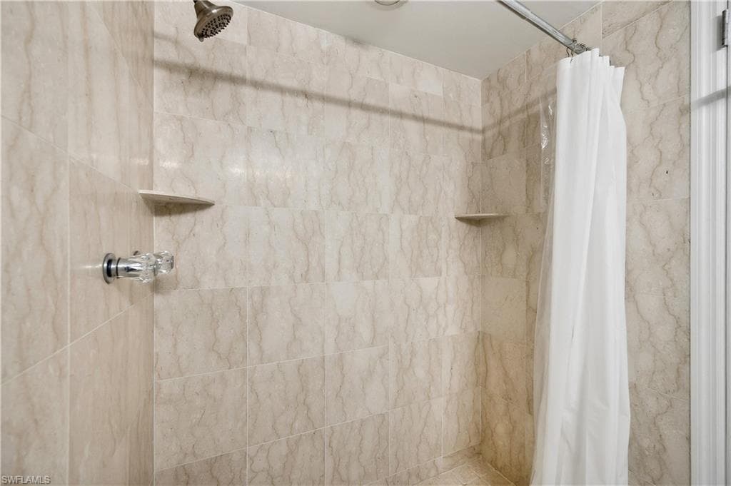 222 Harbour Dr 312, Naples, FL 34103-15