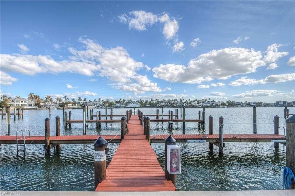 222 Harbour Dr 312, Naples, FL 34103-16