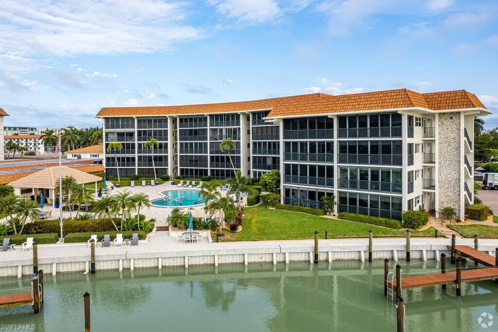 222 Harbour Dr 312, Naples, FL 34103-18