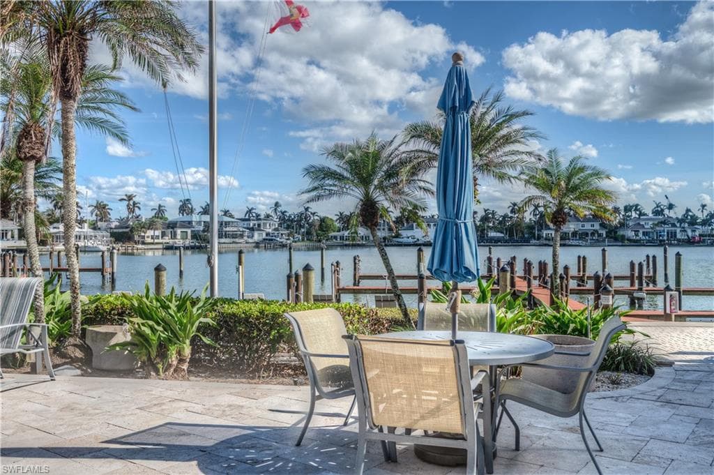 222 Harbour Dr 312, Naples, FL 34103-20
