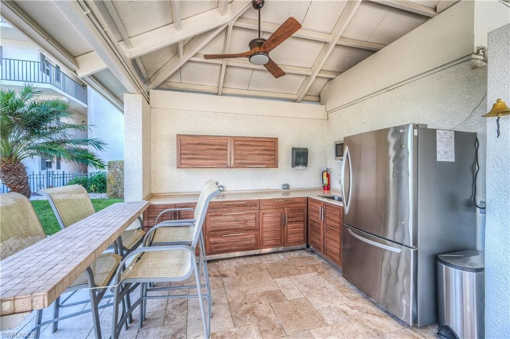 222 Harbour Dr 312, Naples, FL 34103-22
